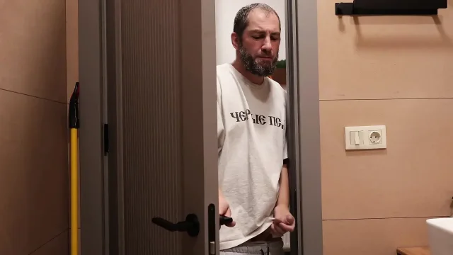 Twink Takes a Bath and Sucks His Stepdad's Dick