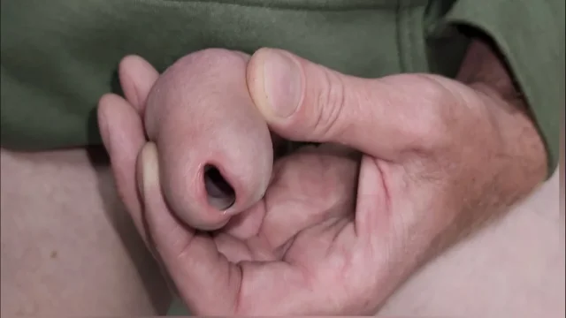 Urethral toys and gaping pee hole while urinating