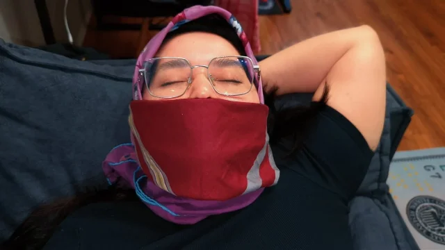 Hijab girl&'s forbidden masturbation