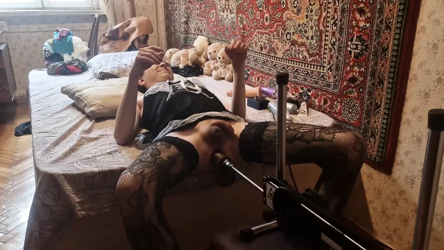Sasha Earth Cute femboy having sex with a Fucking machine
