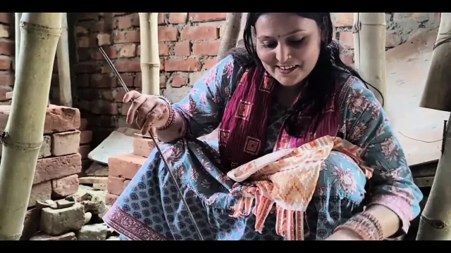Women Labour Fuck with Labour Contractor for Earning Extra Tips