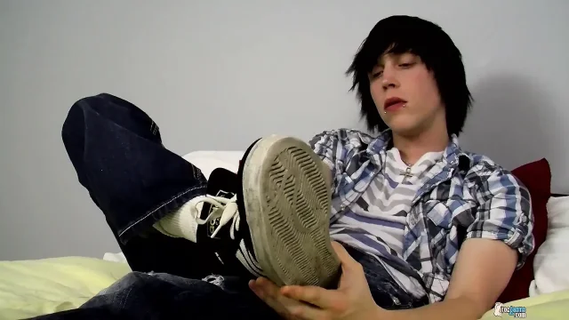 Toe Sucking Solo Boy Tyler
