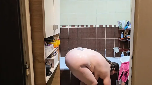 Showering Together Turns Into Hot Sex and Ends with Wifes Pussy Filled with Cum