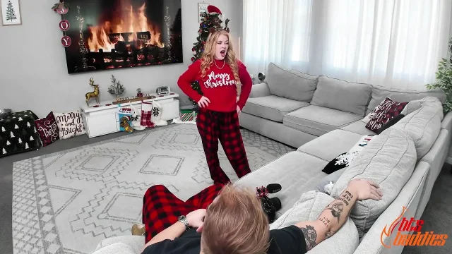 Quiet Hot Blonde Gets a Festive Fuck Bts - Penelope Snaps