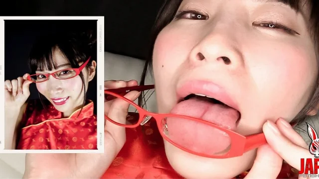 Glasses Licking Momona's Seductive Dance
