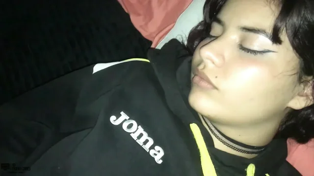 Colombian stepmom Mafelago is surprised by her stepson big cock Porno en Español