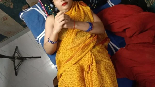 Fuck the beautiful Bhabhi with young pussy in her room when her husband went out