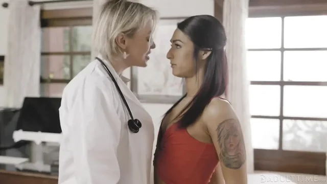 Transfixed - MILF Doctor Dee Williams Conducts Intimate Examination on Khloe