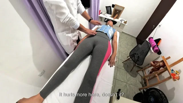 Orthopedic doctor takes off the patient's clothes and ejaculates on her face