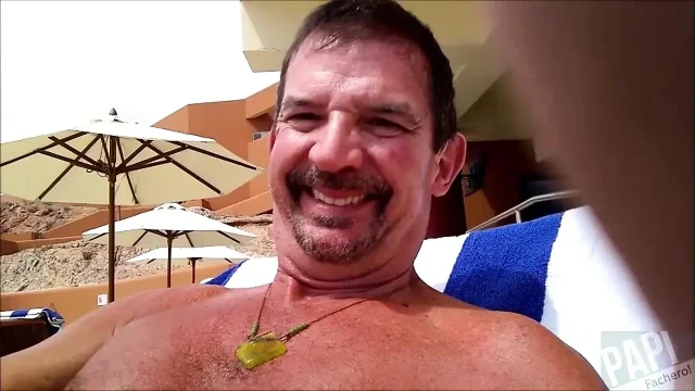 PapiFachero gets horny when he puts on his speedo - Cabo '19
