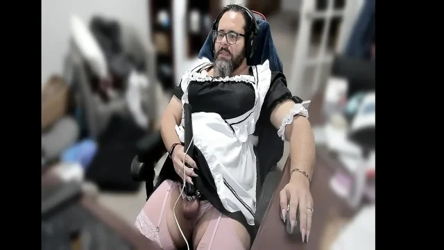 Using vibrator on my locked up useless sissy clitty