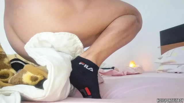 HotSportFitBoy Wakes Up Horny & Pounds Two Fleshlights Until Massive Creampie