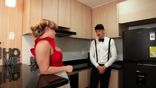 I give Doña Florinda a churro and the bastard swallows my milk