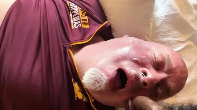 Beardaddychub Gets Many Facials