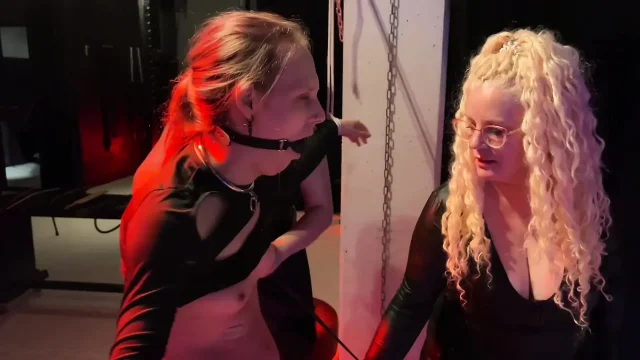 TS Sucking the Gimp
