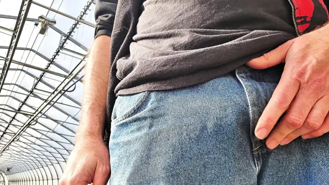 Public Jerk - Get on your knees