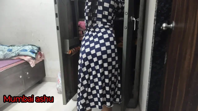 kam wali bhabhi ko piche se apana lauda chusaya indian maid fucked from behind