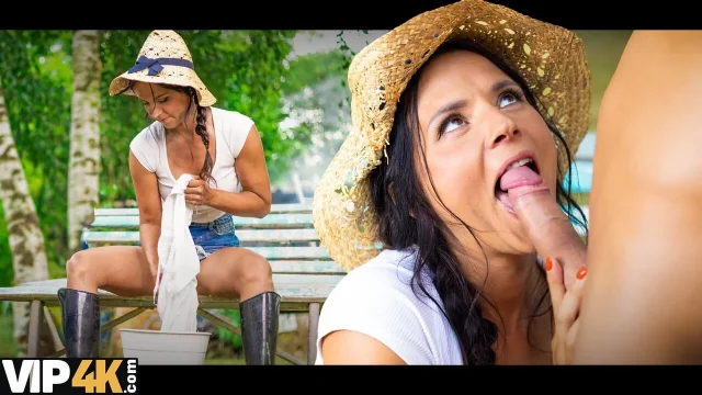 MATURE4K Public sex in the Czech village