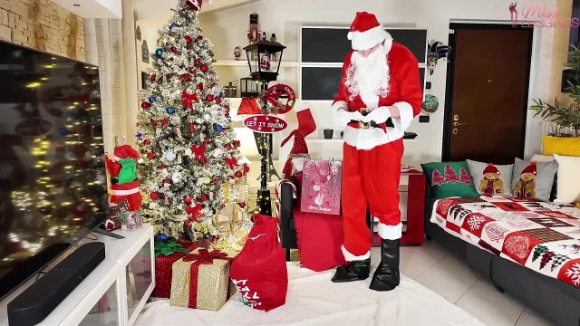 EXCITED STEPMOM AND VIAGRA IN SANTA'S MILK