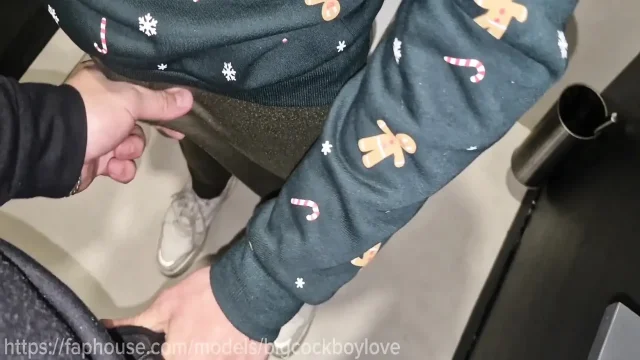 Cum in the glory hole big dicks of guys spewing creampie on the toilet walls go lick it