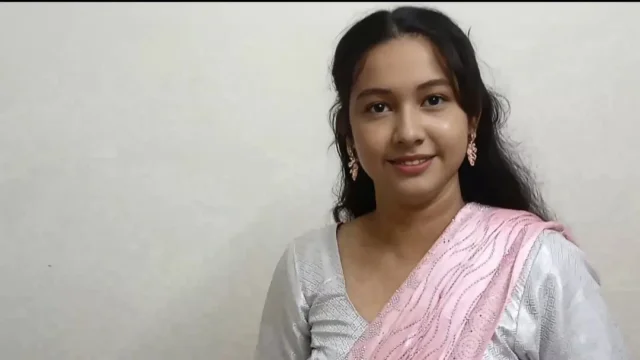 DESI HOT AIR HOSTESS FUCKED BY PASSENGER IN SAREE