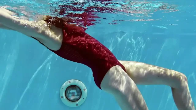 Hot mixed race teen Fernanda Releve swimming naked