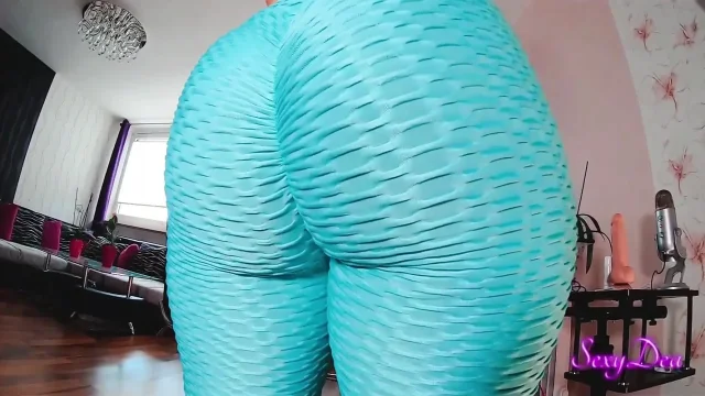 Perfect Big Ass Camgirl Playing with Dildo