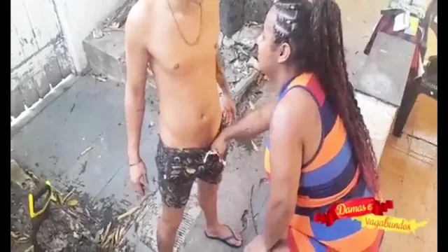 Chubby Fan Invited Me to Cut Wood Who Took Wood Was Her in Her Vagina
