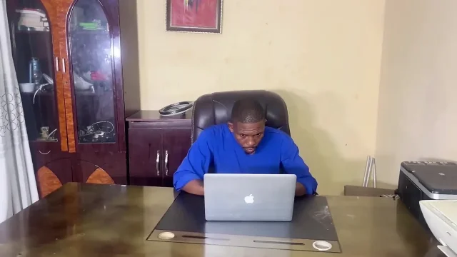 The Delivery Girl Fuck the Boss