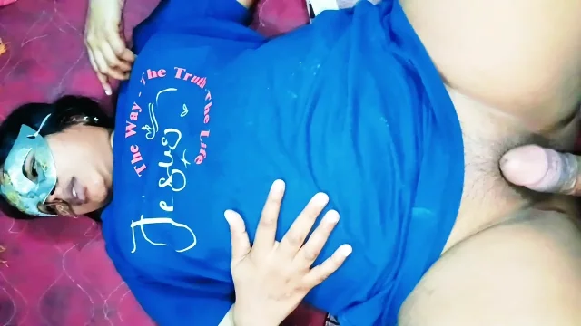 I released my cream in the tight pussy of Indian Bhabhi and made her suck my
