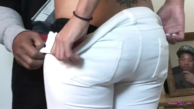 Bunny Stamp Girl Agrees to Pick up Without Realizing Who Her Big Natural Tits Attracted