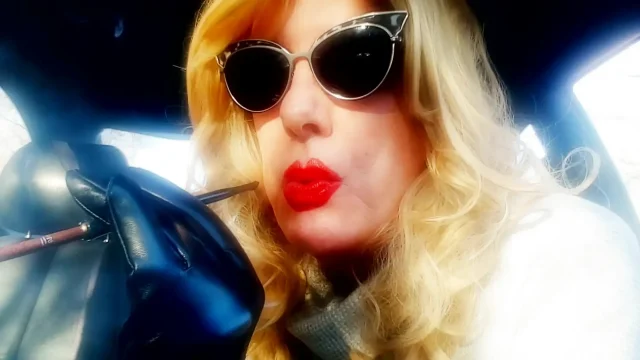 CAR SMOKER DOING IT WITH A MORE120 MENTHOL IN A CIGARETTE HOLDER - TG CD SMOKING