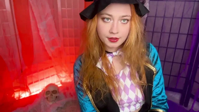 Girl Mad Hatter Got an Interesting Gift for Halloween