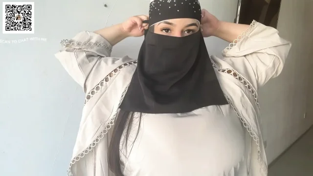 Cute hijabi American muslim whore tries on clothes for your cum