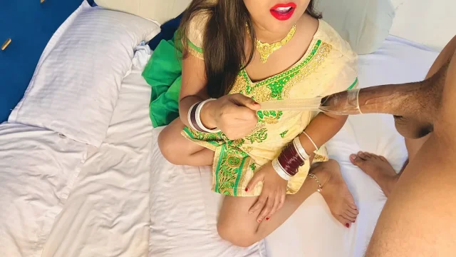 Ghar par koye nahin hai chalo step sister hum sex karate hain mujhe kandom