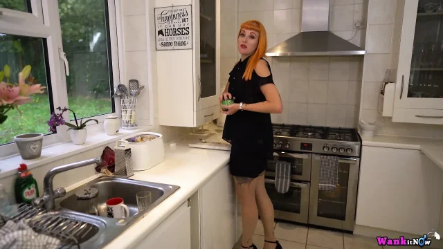 Auburn Fox - Kitchen Wank - 4K 2160p