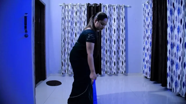 MAID WAS SHOCKED TO SEE HER MALIK PENIS ERECT