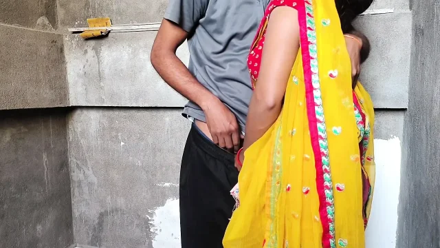 Bhabhi ko pahle chhat par lejakar choda fir bed par chudai ki