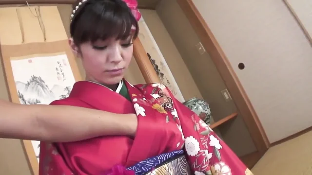Japanese Suckers Scene- 1 Beautiful Busty Japanese Woman Kyouko Maki Enjoys
