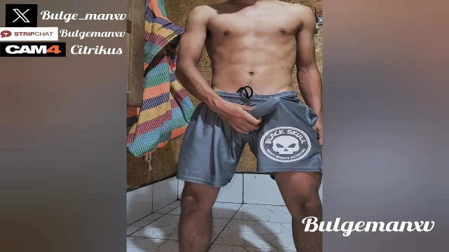 I love to show off my bulge