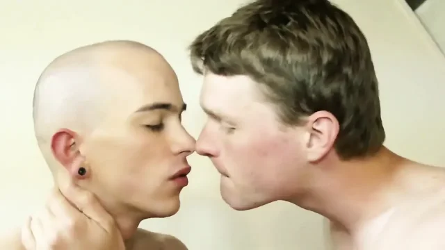 Fucked raw by the big dick of muy straight friend