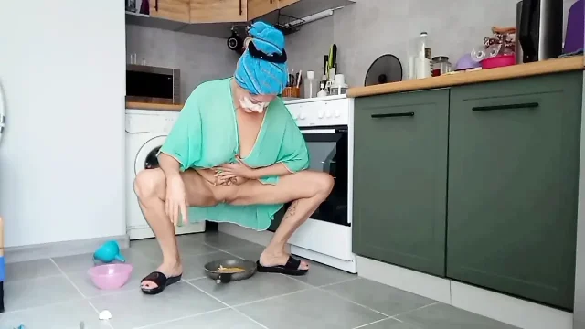 Scrambled eggs from pussy