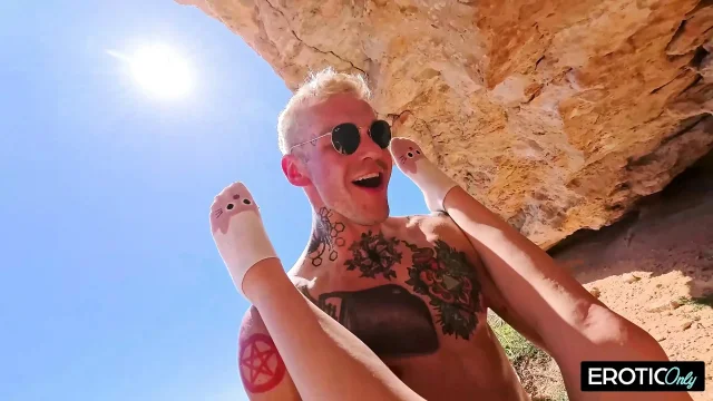 Blonde German Babe Hooks up Outdoors with Stranger