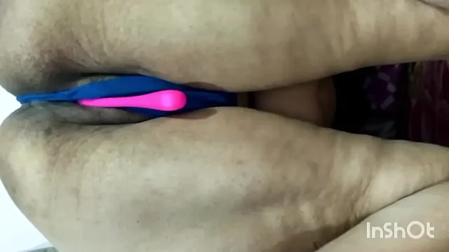 Desi ne apni gand aur chut dikhai