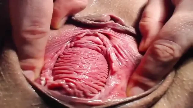 Pussy fuck fistspeculum spread and squirt