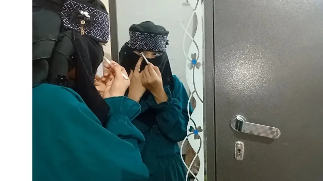 Muslim girl with beautiful eyes was fucked in front of mirror