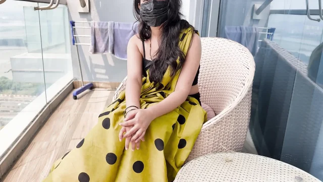 Seeing Bhabhi alone in the room I had sex with her Mani Bhabhi was in trouble