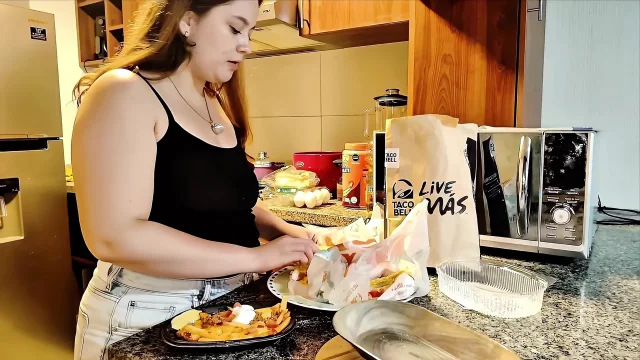 Nicoles Taco Stuffing - Watch Her Belly Grow