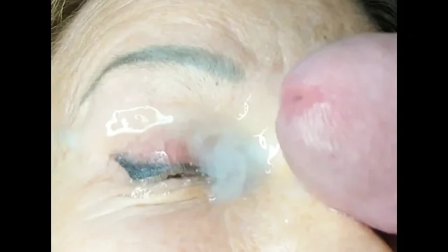 Mature lady facecum huge load on eye