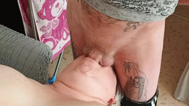 I fuck my stepmom hard in my mouth and fill it with cum